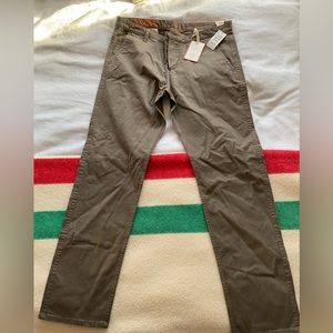 Docker’s NWT “The Broken In” Chinos